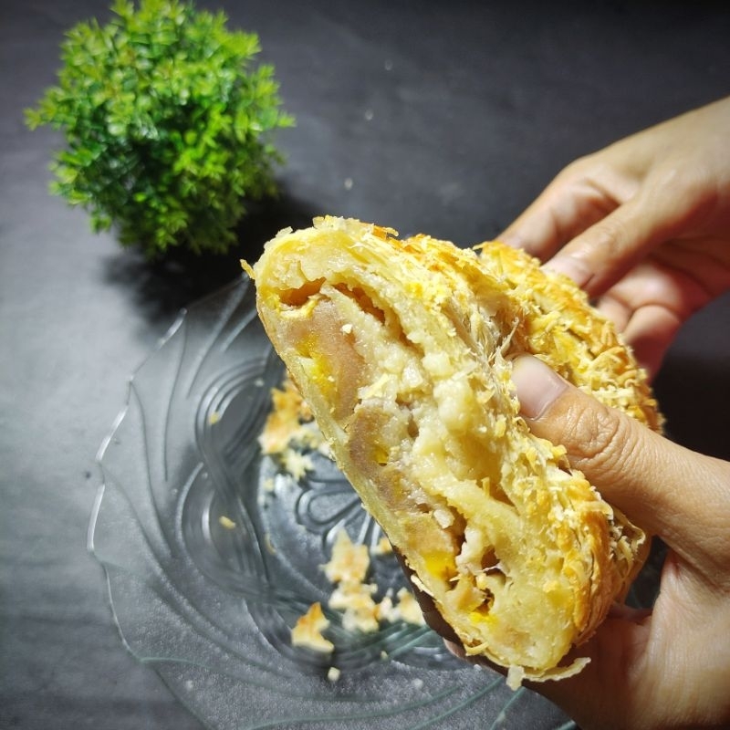 

Sekar_Shop07 Banana Strudel Pisang Coklat Keju Chococheese Chocban Bolen Pastry