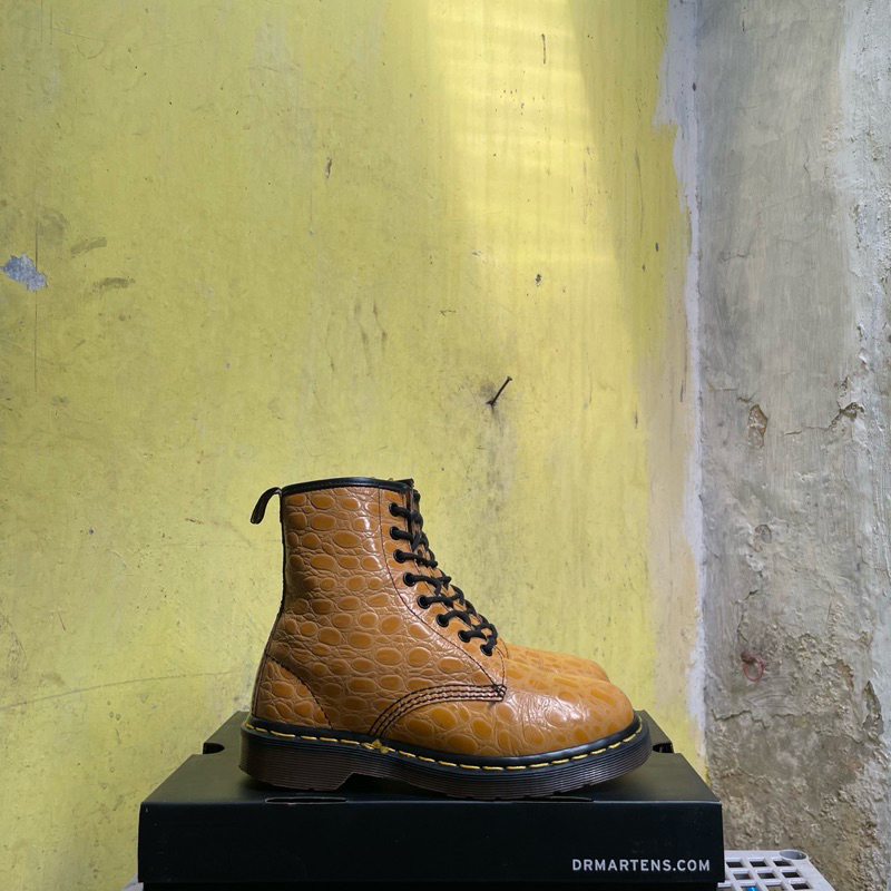 (size 38) DOCMART 1460 ENGLAND ORIGINAL