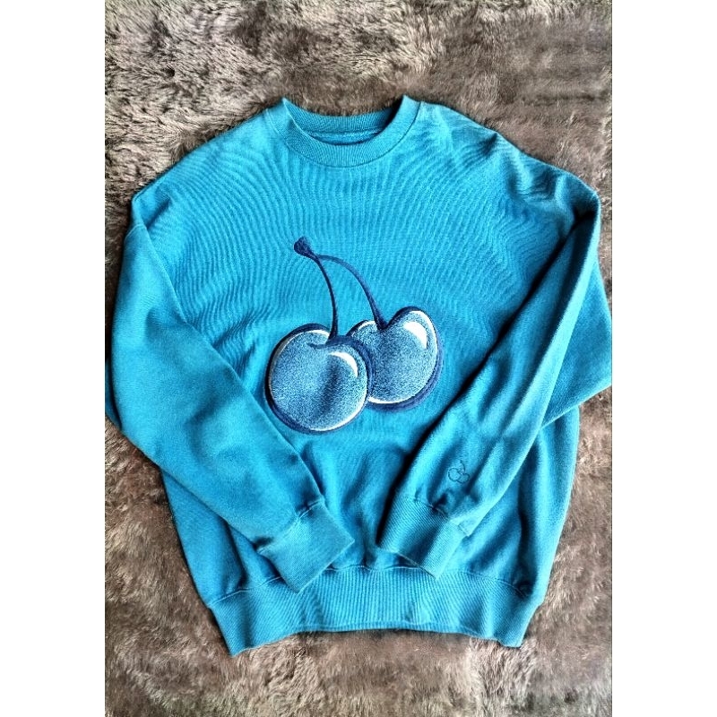 crewneck kirsh biru muda