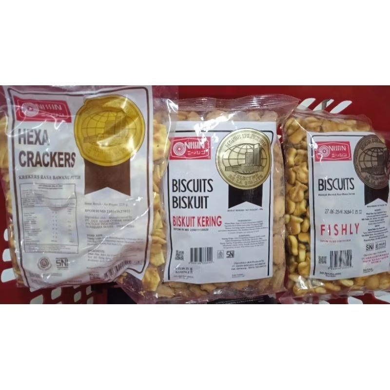 

3 bungkus biscuit nissin kemasan 300 gram ( hexa crackres, fishly, biscuit kering )