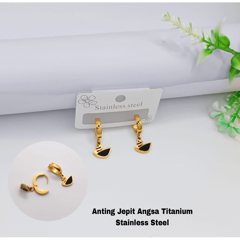 Anting katup angsa hitam keramik titanium fashion wanita