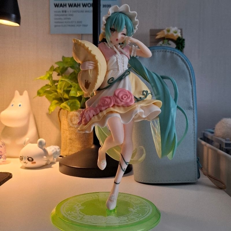 Wonderland Figure Hatsune Miku (Preloved)