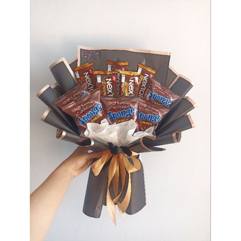

BUKET SNACK MIX 2 MACAM MURAH VOL 2 KADO WISUDA ULTAH SEMPRO ANNIVERSARY