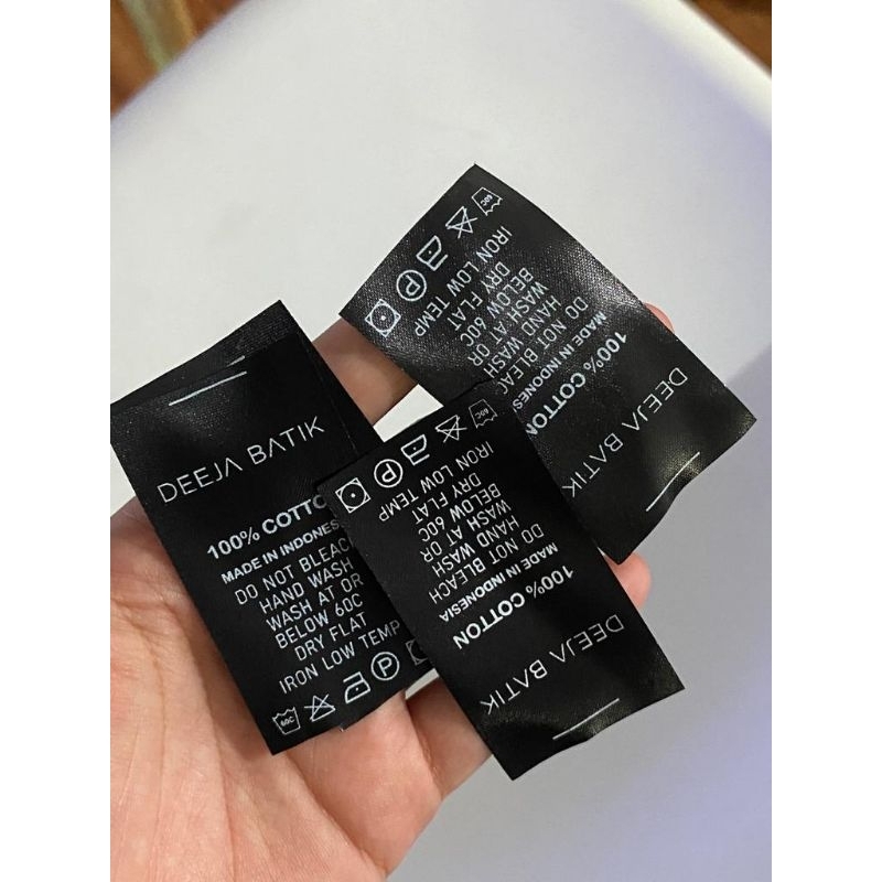 

LABEL SATIN HITAM/labelwash/labelkerah/labelcustom/satincustom/labelmurah/satinmurah
