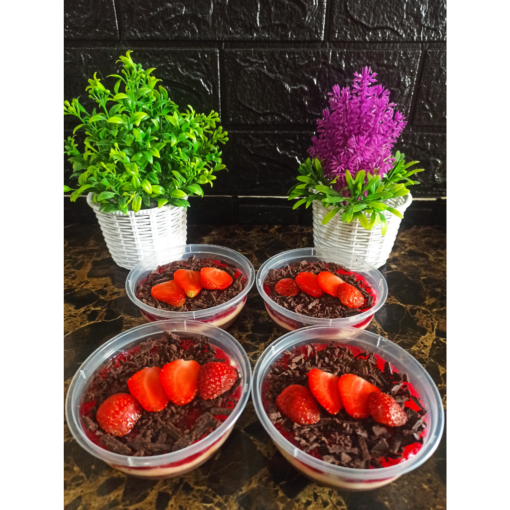 

Hampers Puding Blackforest isi 9 Cup 200 mL