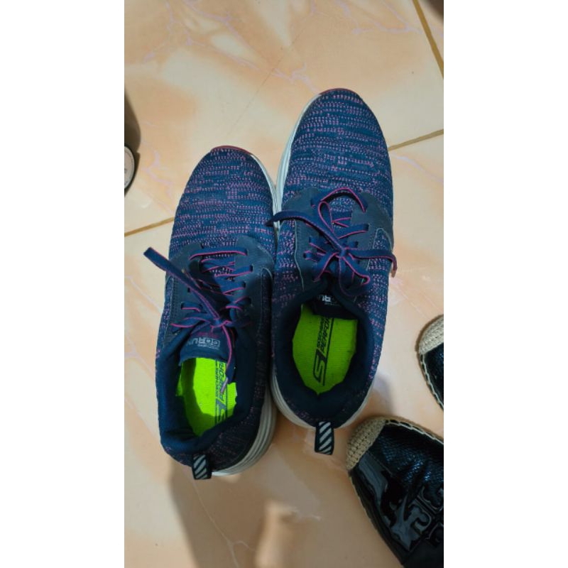 Sepatu Wanita Skechers (bekas/preloved) Go Run