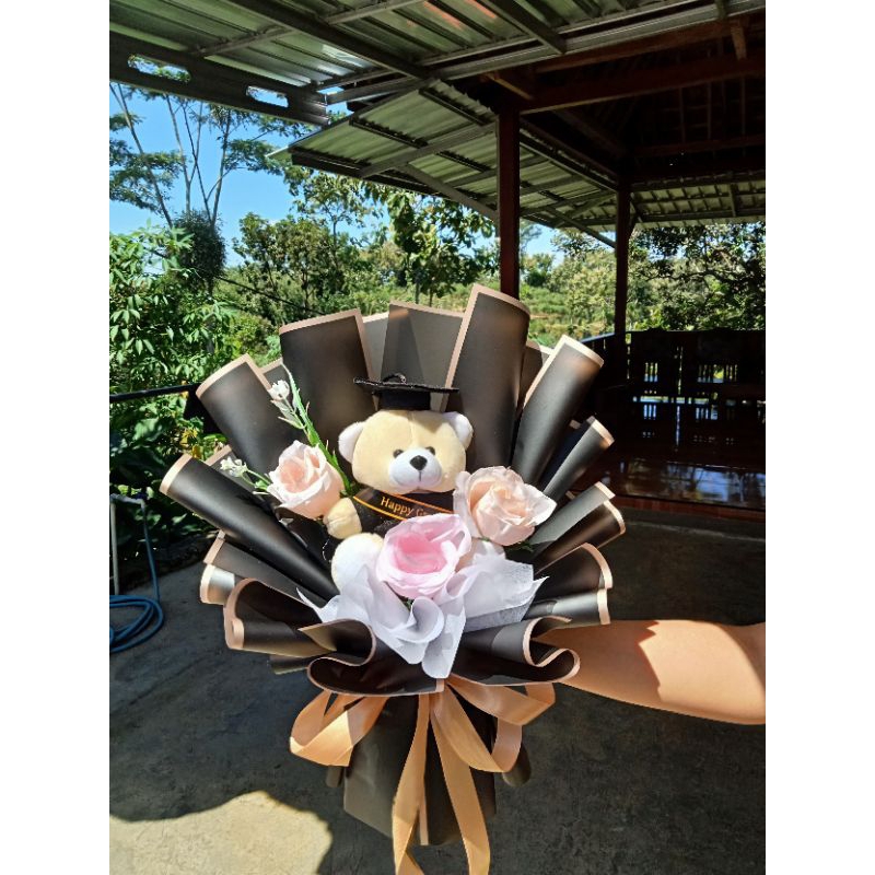 Buket wisuda hitam