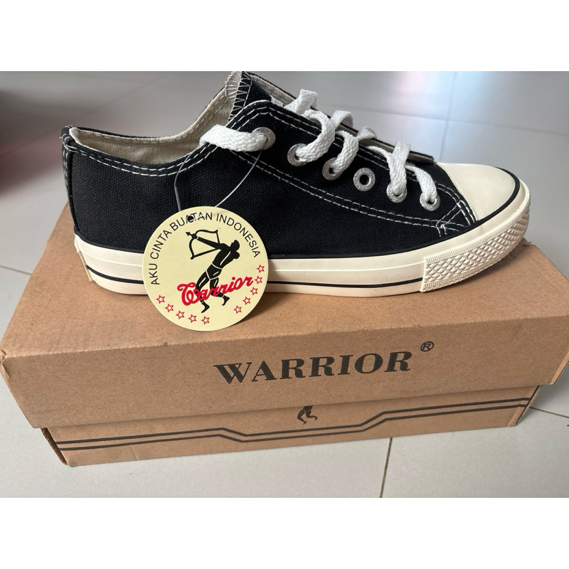 SEPATU WARRIOR SPARTA LC BLACK WHITE - ANAK SEKOLAH