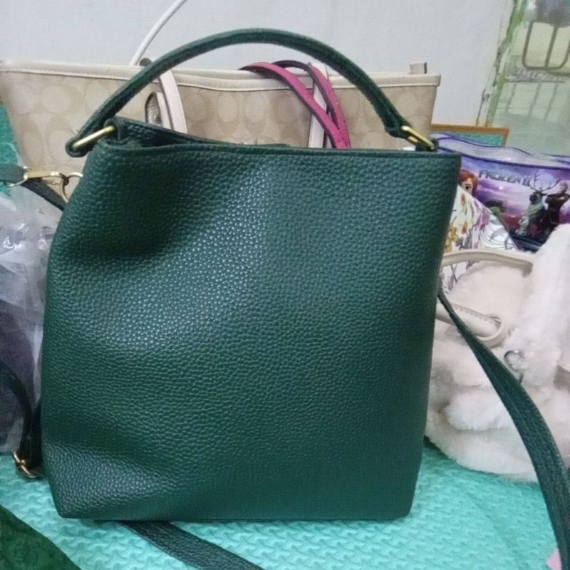 Sling Bag Hijau Botol