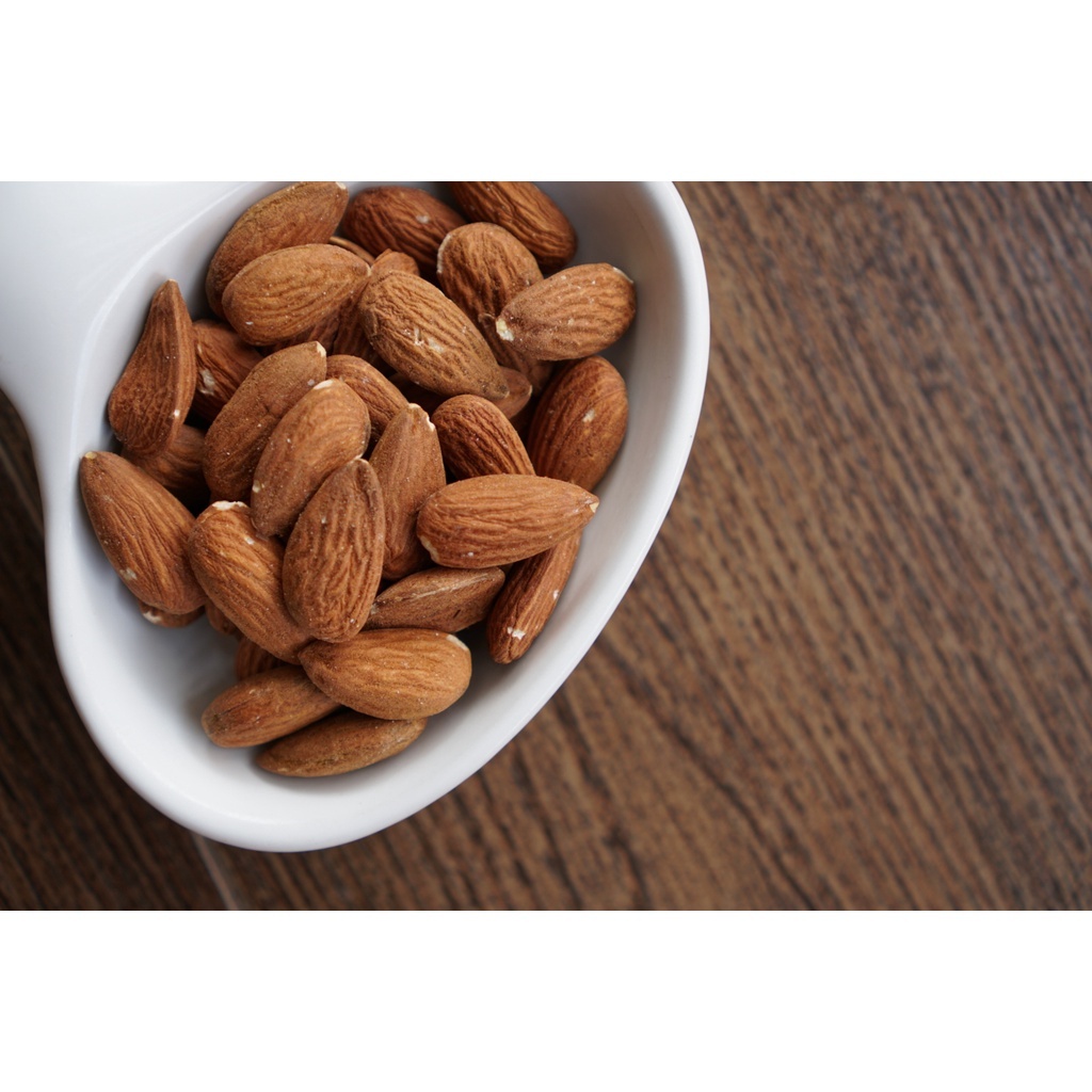 

Raw Almond Whole 1kg (Almond Mentah) Ukuran Besar 27-30 Tanpa Cangkang