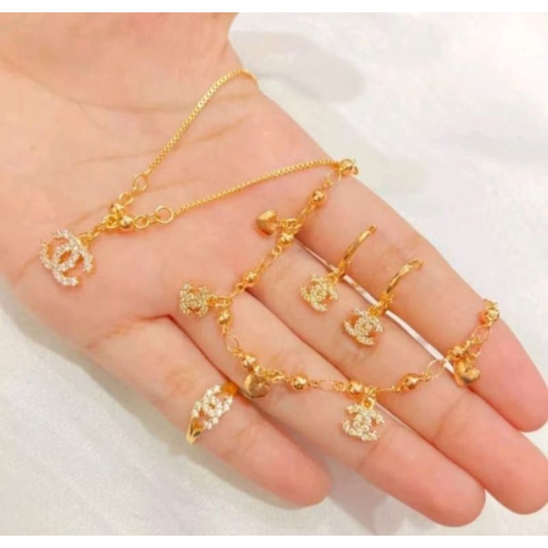 satu set perhiasan anak perempuan remaja titanium gold terbaru.