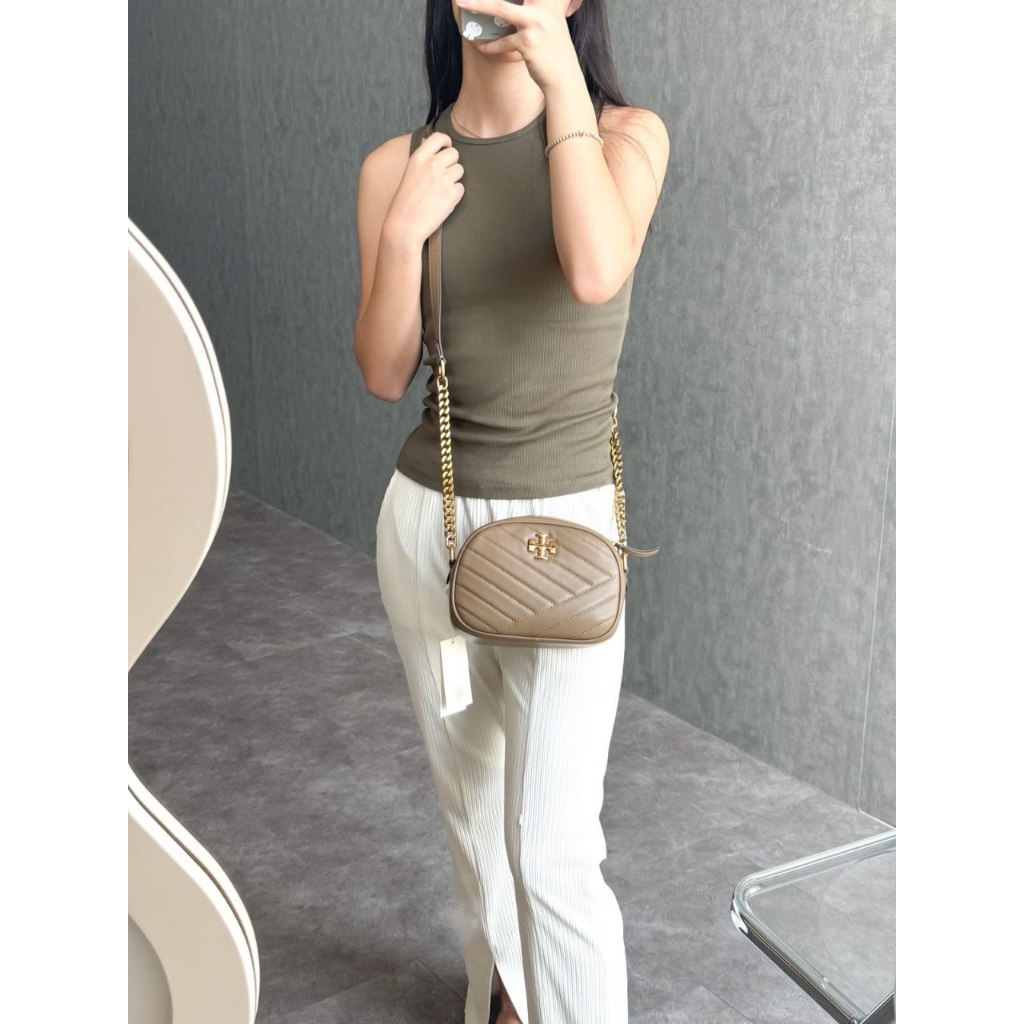 Tas Wanita TB Tor Bur Kira Camera Chevron Crossbody Bag Sand Piper Original
