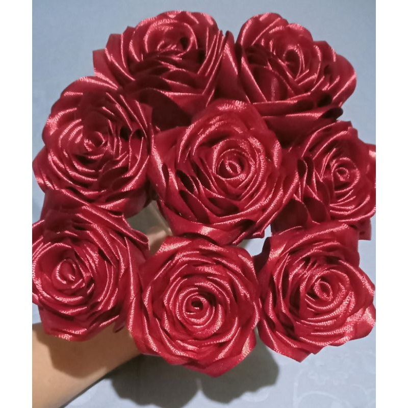 

BUNGA PITA SATIN TANGKAI