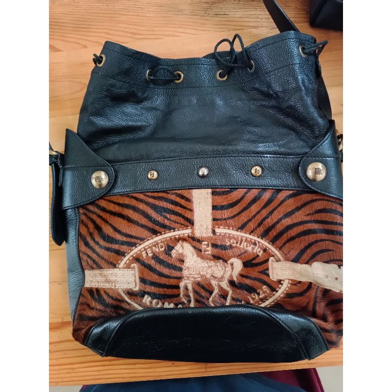 Tas Selempang Serut Fendi preloved