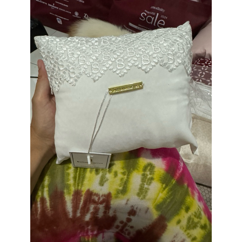 Buttonscarves AS IS KIDS Lace prayer robe