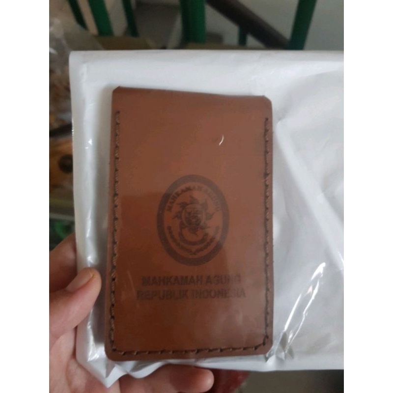 

Tempat ID Card Mahkamah Agung Kulit