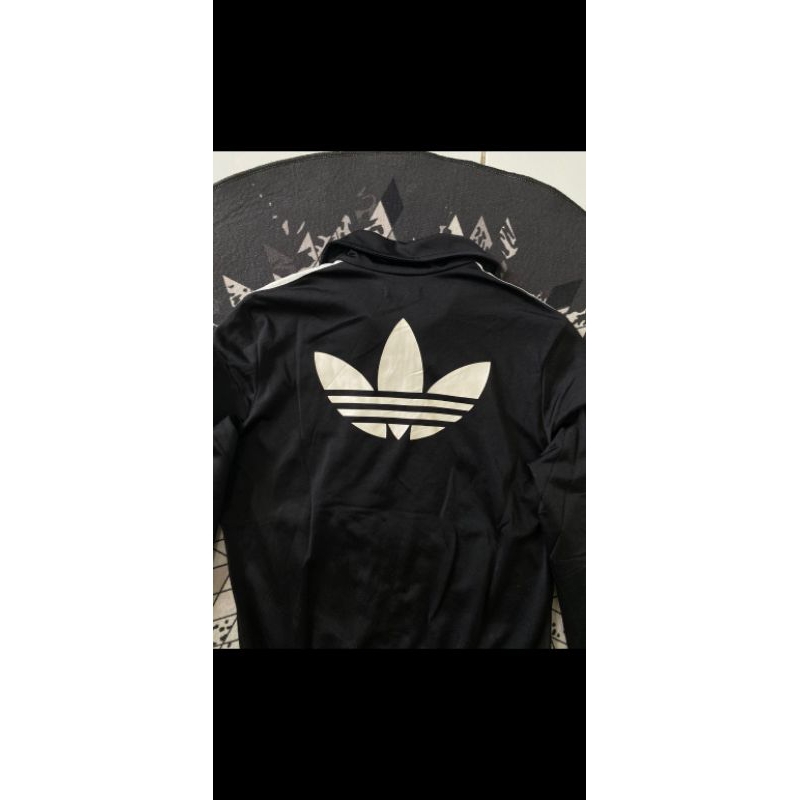 tc Adidas big logo