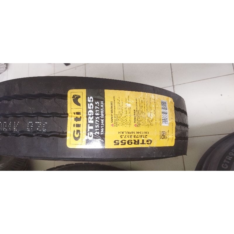 ban giti 215 / 75 R17.5 tubeless ban truk engkel double tubeless