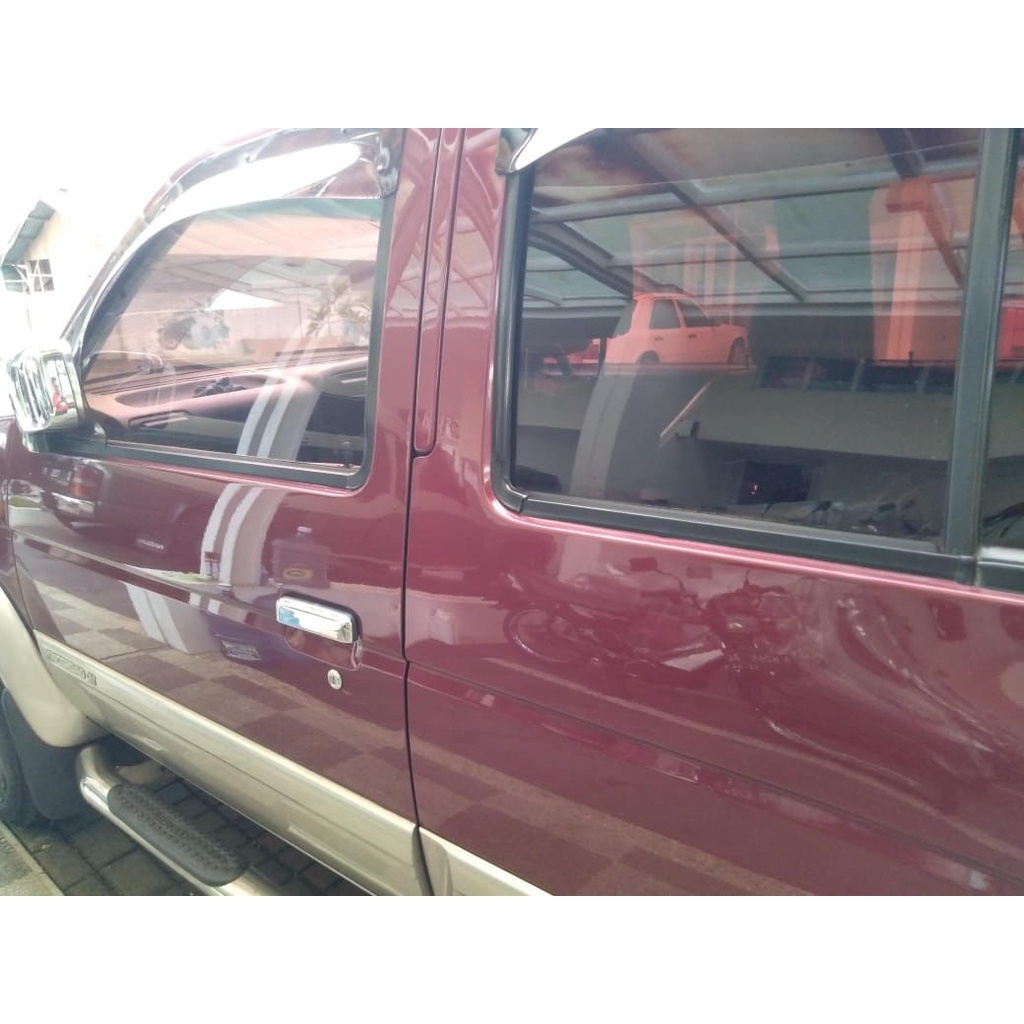Pelipit Kaca Luar Mobil Nissan Terrano