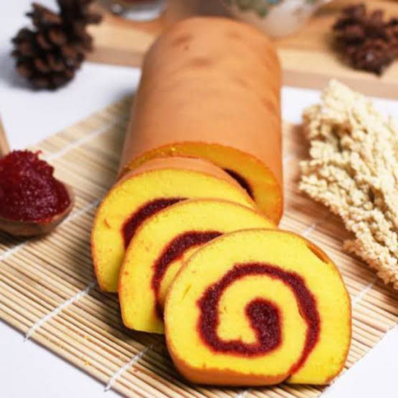 

Bolu Gulung / Roll Cake isi Strawberry / Nanas BY Sarena Cake