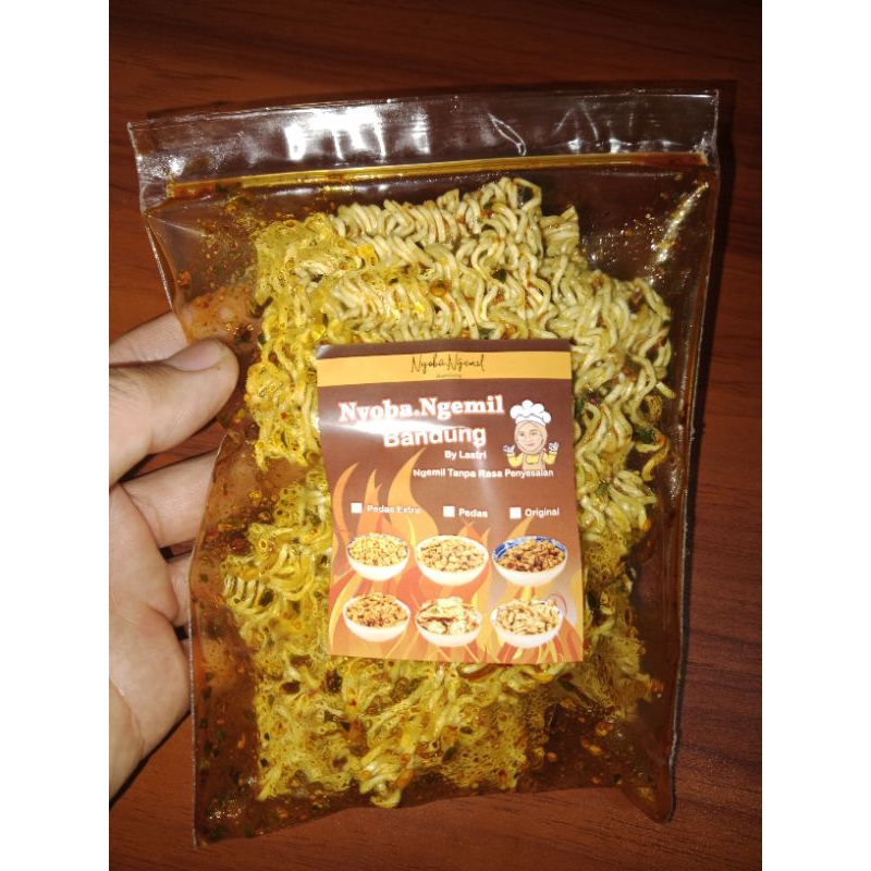 

mie cremes crispy pedas cikhruh 16.000 dapet 2 bungkus