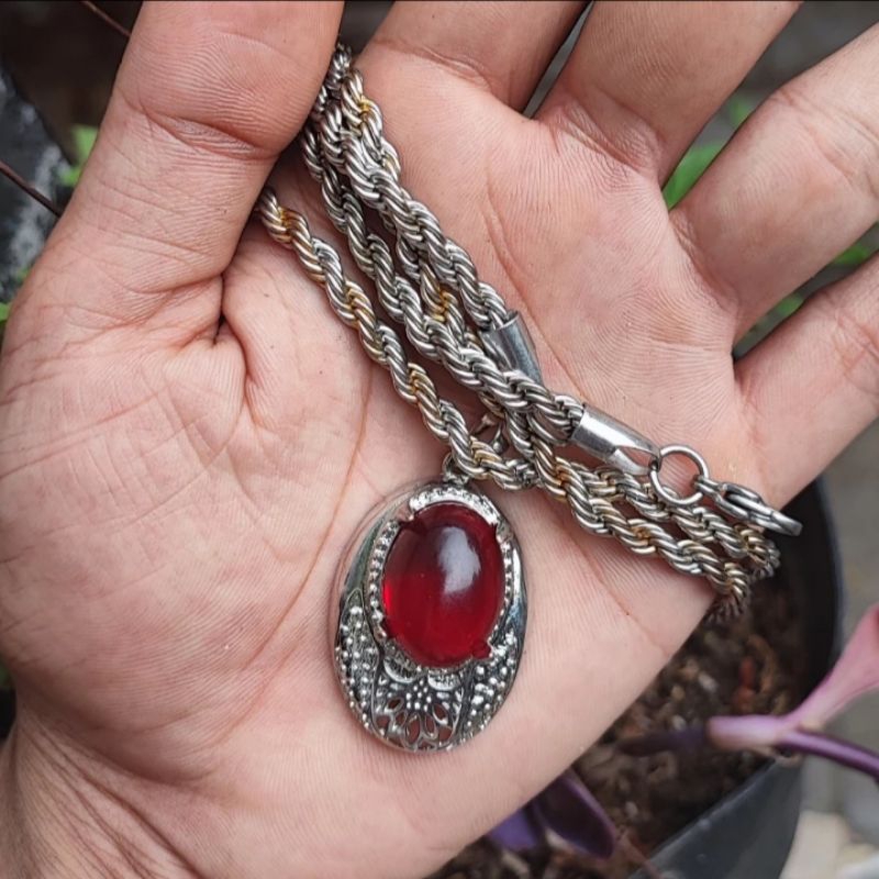 kalung liontin batu merah siam ring titanium
