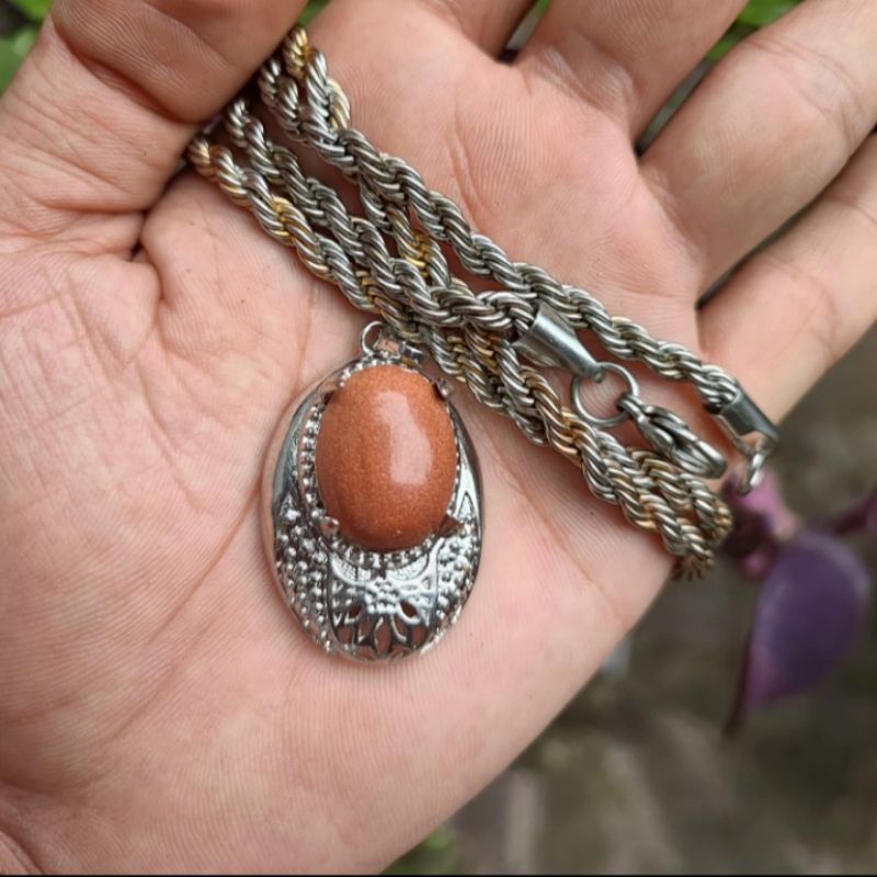 kalung liontin batu pasir emas ring titanium