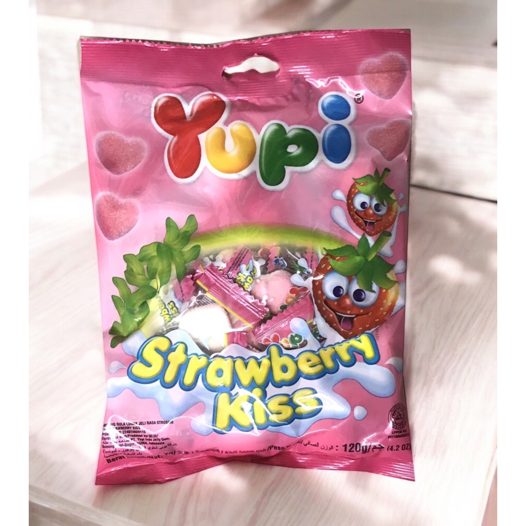 

Yupi Gummy 120gr Candies Strawberry Kiss Permen Jelly Rasa Stawberri Stroberi Yuppi