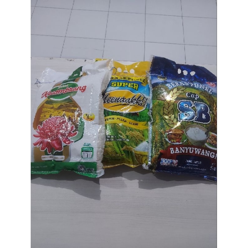 

Beras Banyuwangi SB biru,ueenaak, kecombrang,menik 5 kg/sak