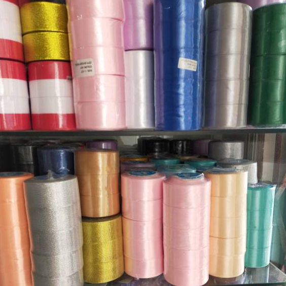 

HARGA SPESIAL Pita Satin 4cm pita satin warna besar per roll