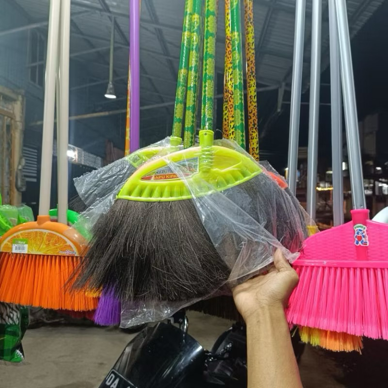 Sapu ijuk gagang kayu murah | Sapu kipas gagang kayu