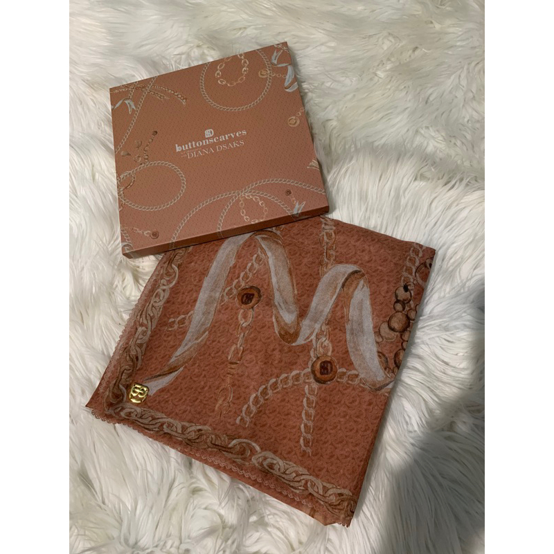 [PRELOVED]  BUTTONSCARVES LAWASAN CHAIN 1 SERIES MAJESTY