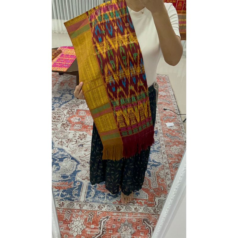 Uis Nipes Karo bahan sutra