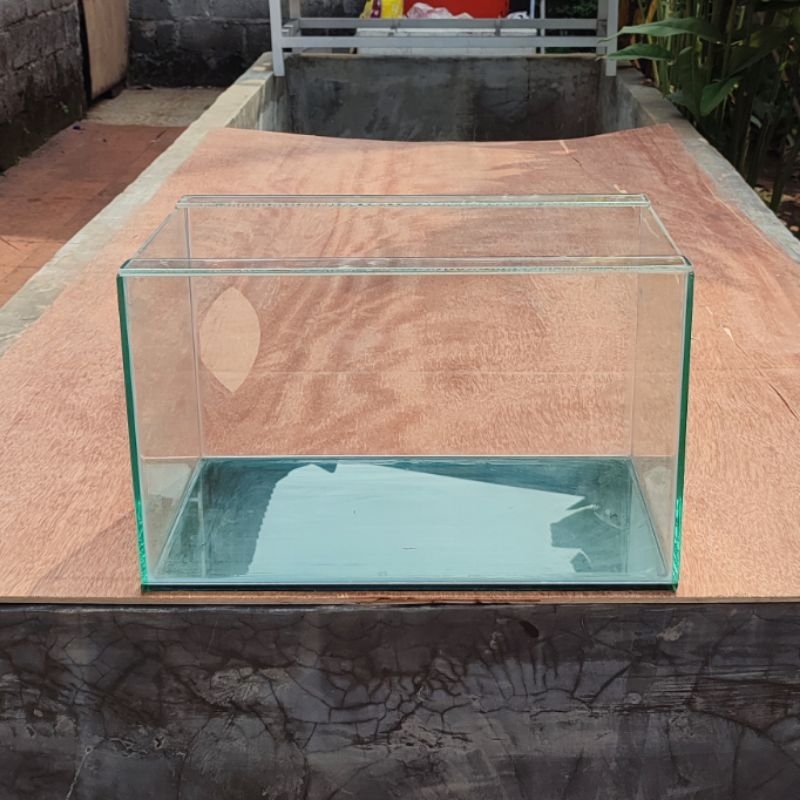 aquarium 50x30x30 dasar 8mm keliling 5mm