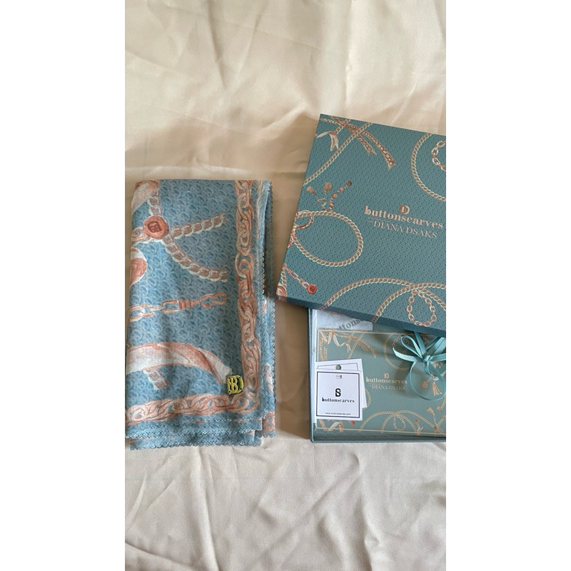 Preloved Buttonscarves Chain series 1