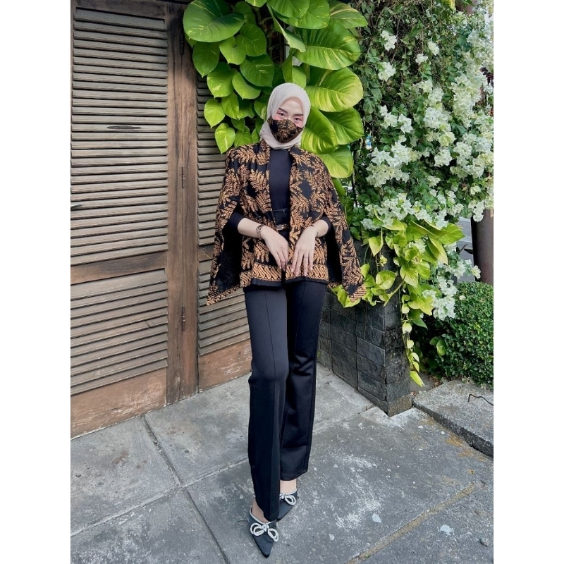 BLAZER CAPE BATIK MOTIF DAUN