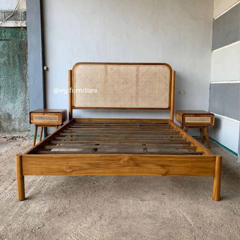 Tempat tidur minimalis kayu jati, dipan kayu jati, dipan minimalis kayu jati sandaran rotan asli
