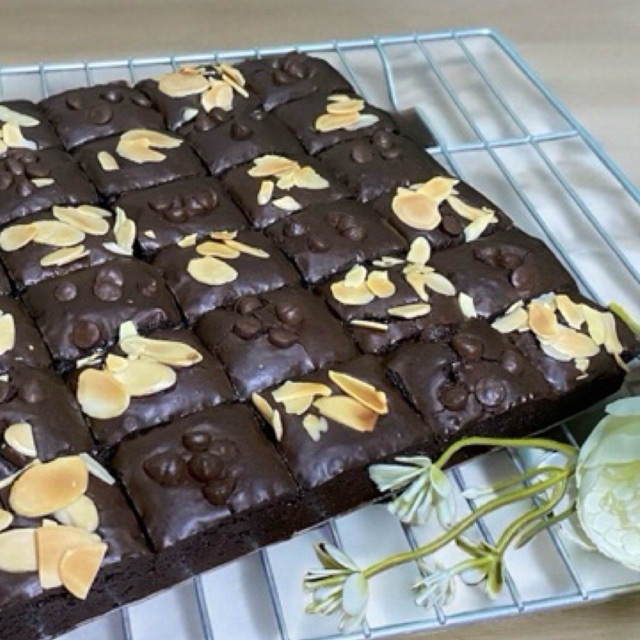 

Fudgy Brownies ukuran 20x20 cm
