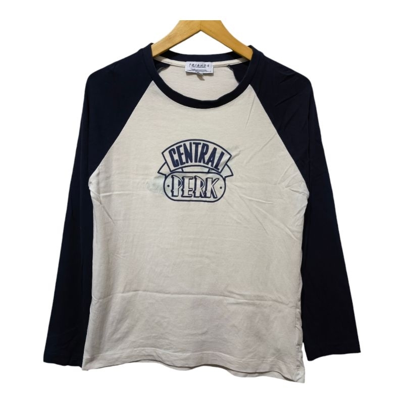 Friends the television series central perk raglan shirt 77 M