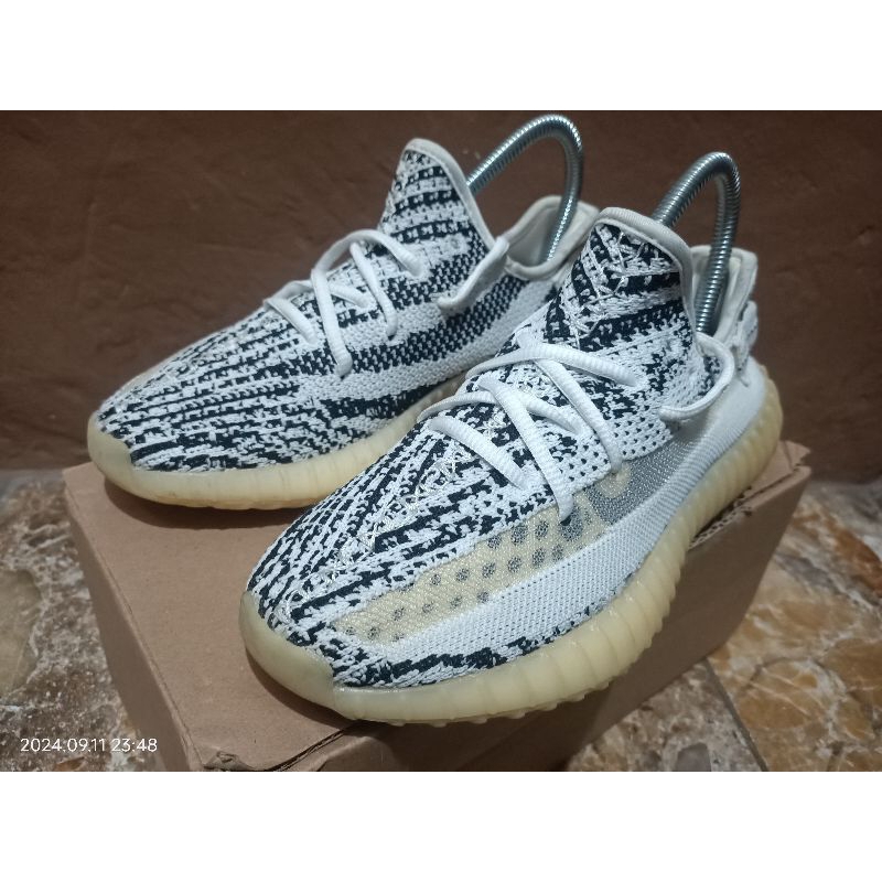 Adidas Yeezy 350 zebra