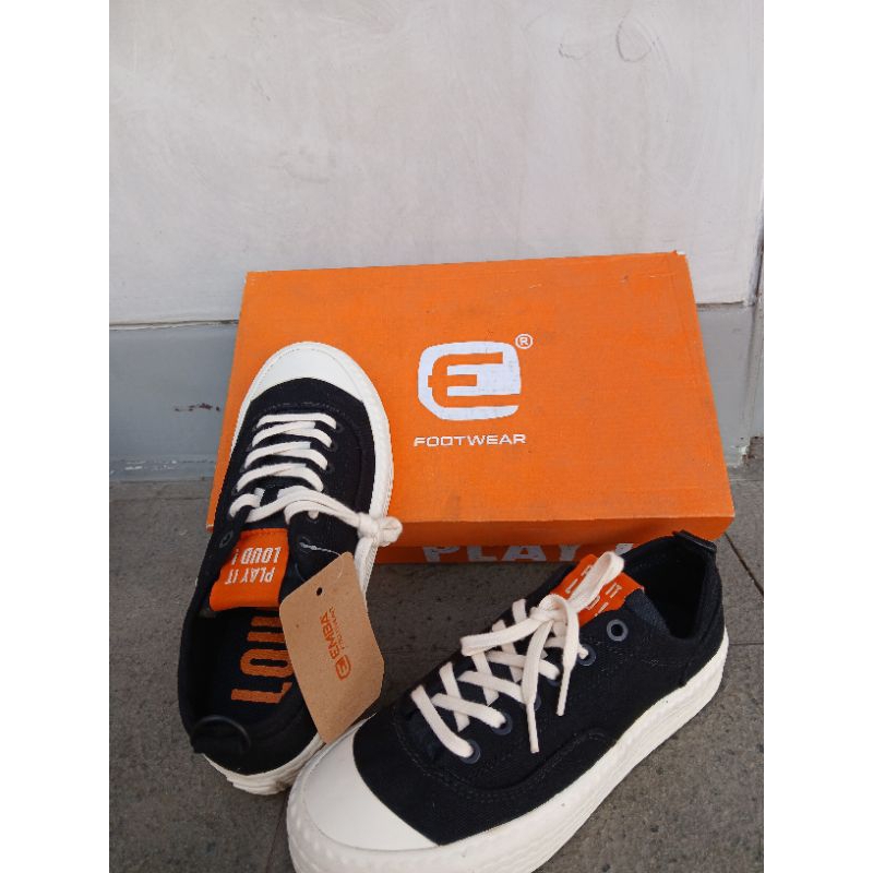 Sepatu Ace Low brand Emba