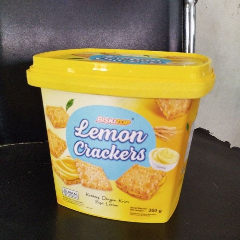 

ember kotak plastik bekas biskitop lemon crackers 360 gr hanya kaleng saja tanpa isi cookies kondisi bagus good condition 400 gr wafer bentuk bundar bulat ember tabung wadah tempat isi biskuit biski top kaleng