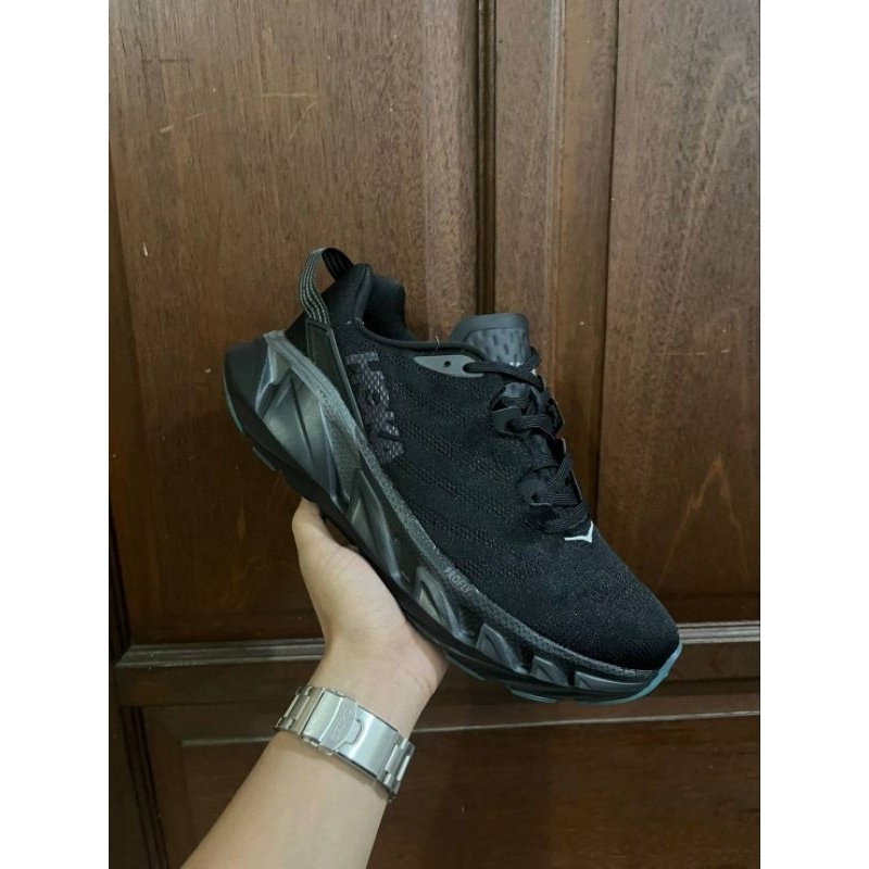 Sepatu Hoka One One Elvon Black