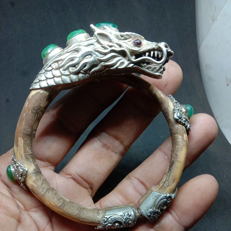 gelang bahar putih