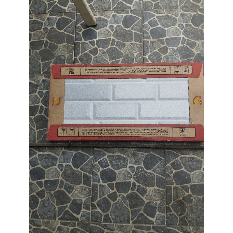 KERAMIK DINDING ROMAN