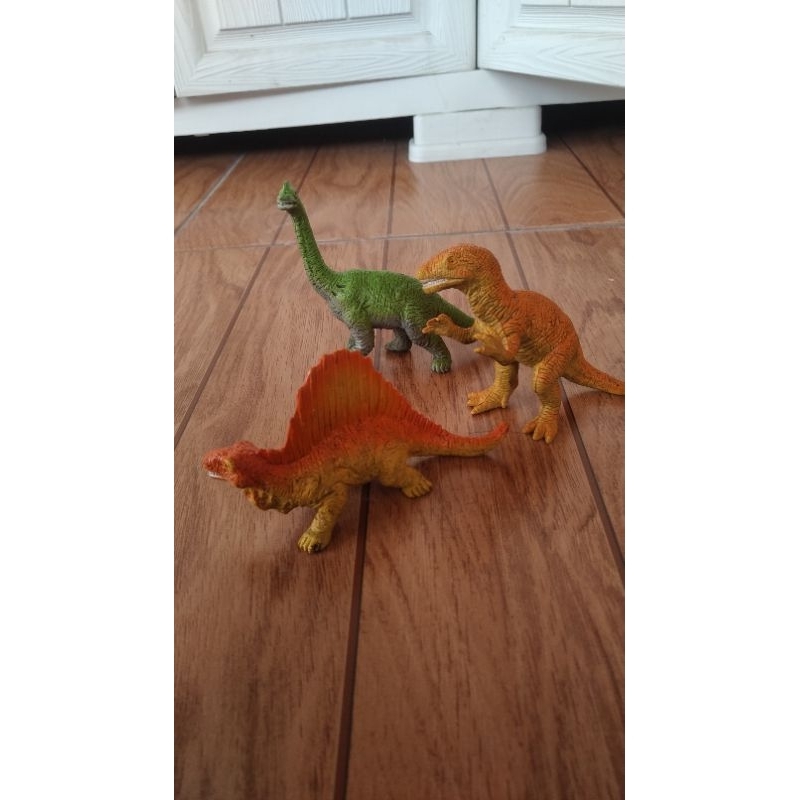 mainan dino preloved