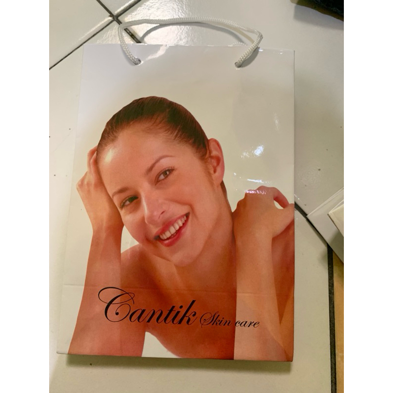 

PAPER BAG KLINIK CANTIK BARATAJAYA