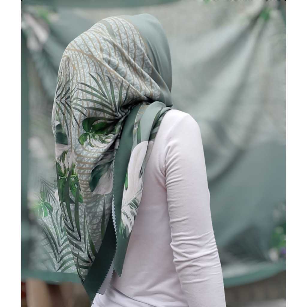 hijab voal motif monstera sage green 110x110cm
