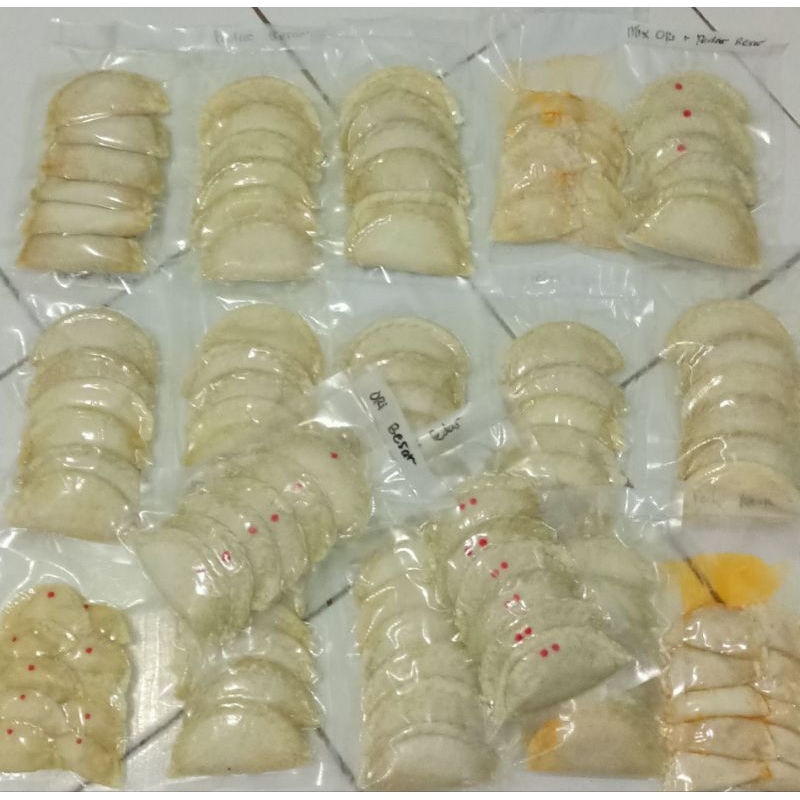

CIRENG ISI VARIAN MIX ( Ayam pedas, ORI,Keju,jando, bakso pedas) isi 4 pcs UKURAN BESAR
