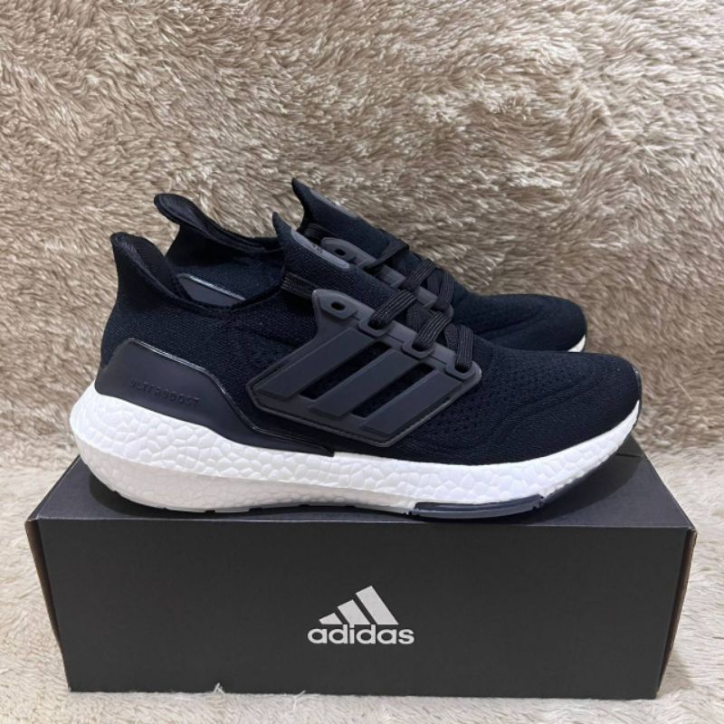 SEPATU RUNNING ULTRABOOST 21 BLACK WHITE